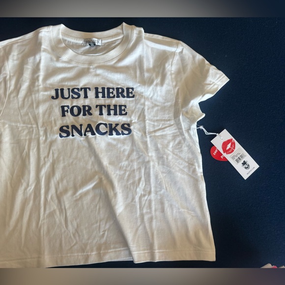 WILDFOX White cute/sassy Short Sleeve Tee”I’m just here for the snacks” in navy - Picture 1 of 8